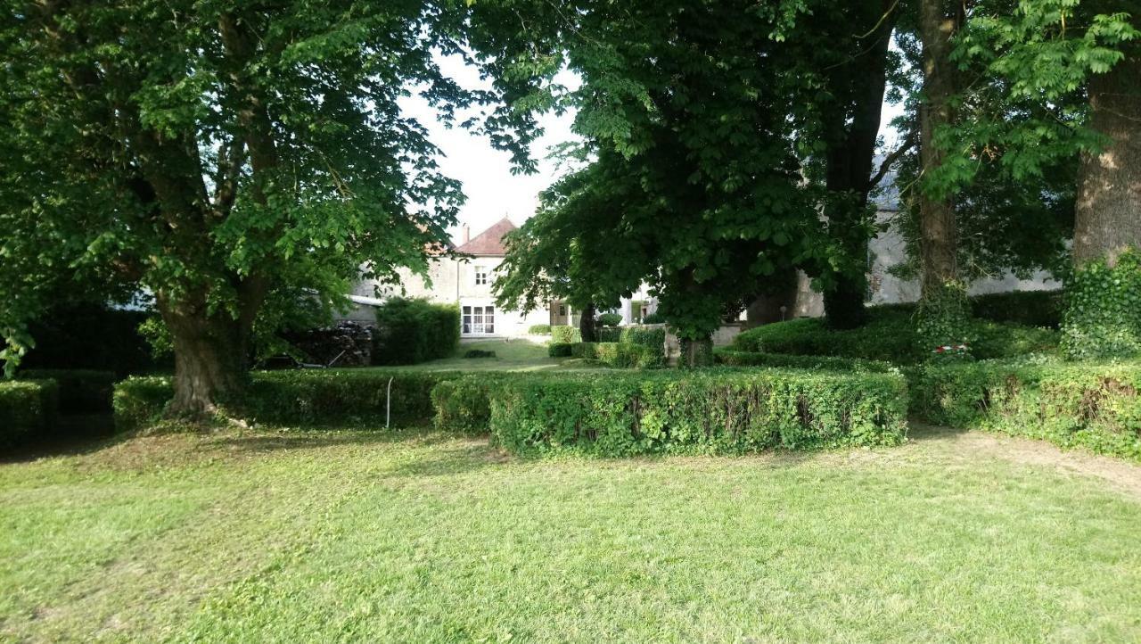 Manoir De L'Echauguette Acomodação com café da manhã Laignes Exterior foto